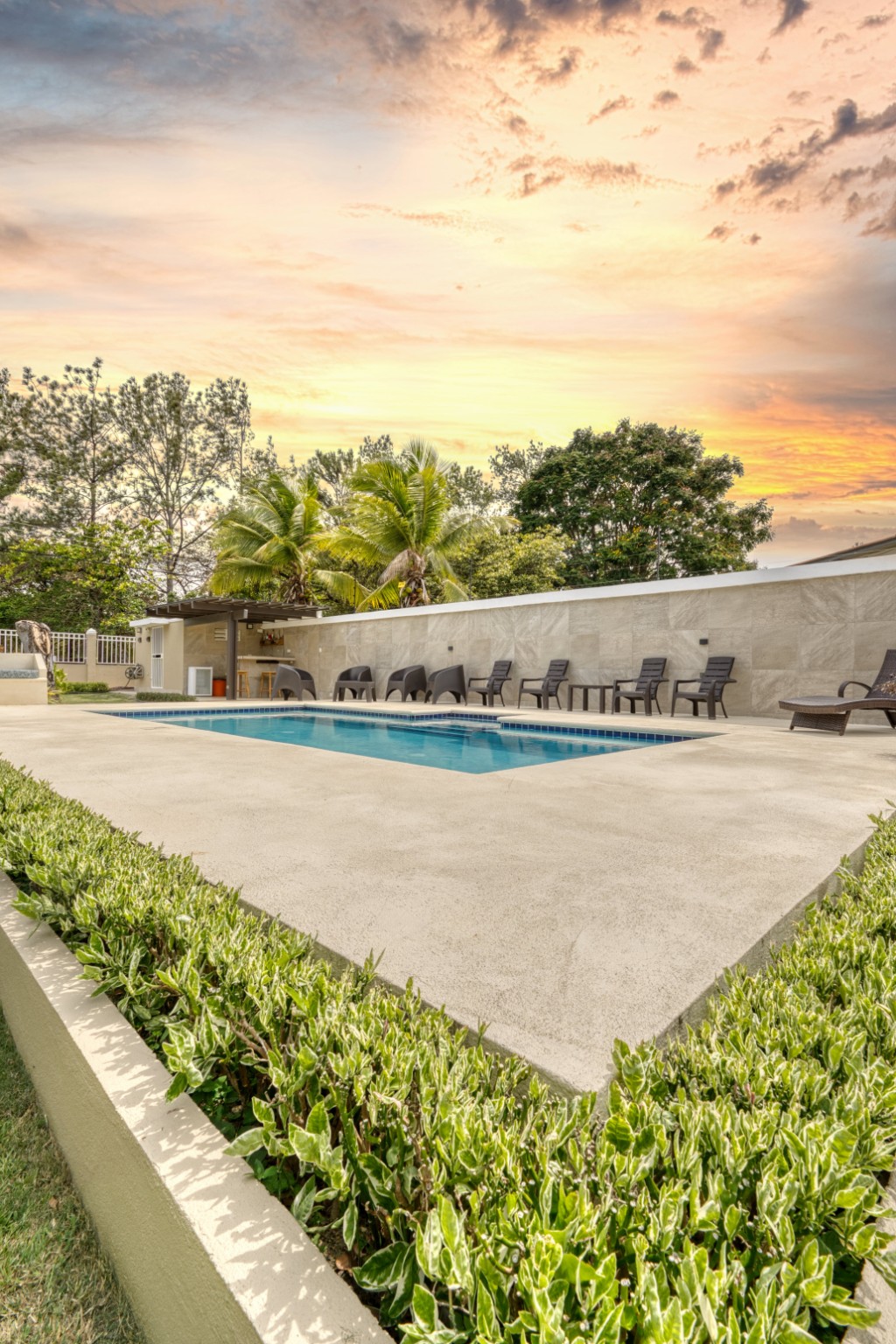Piscina al atardecer